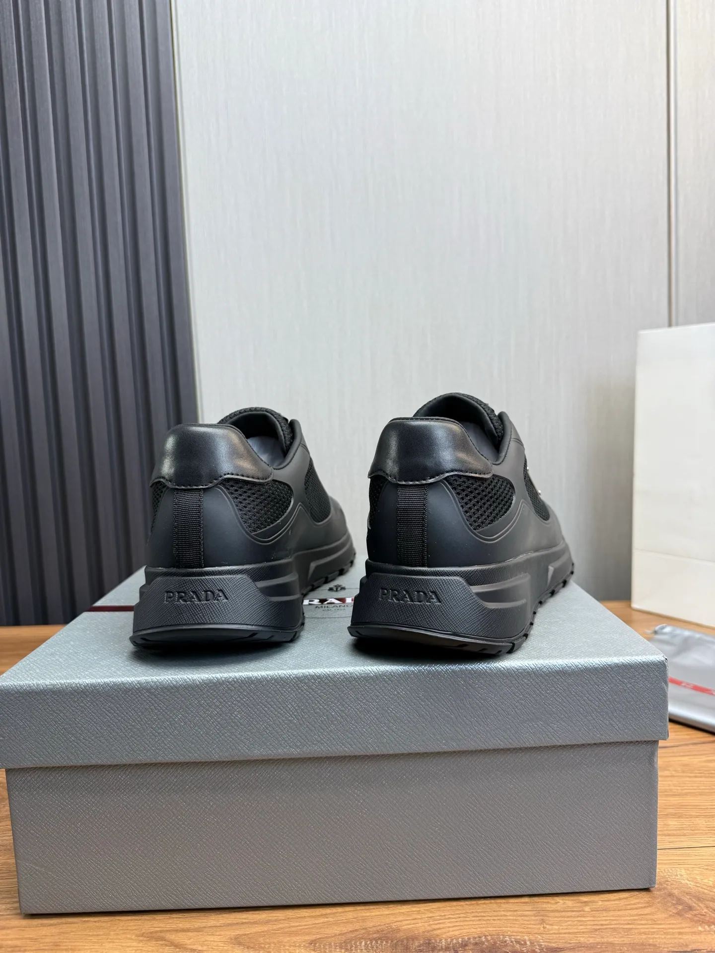 Men's shoes 💰580💰 [PRADA] Autumn and winter hot men's shoes shipped 👏Official website synchronized ⬆️Original fly-woven cowhide fabric + cowhide lining, 1⃣️:1⃣️reproduction, original sole, 38-45 (45. Customized, non-refundable)